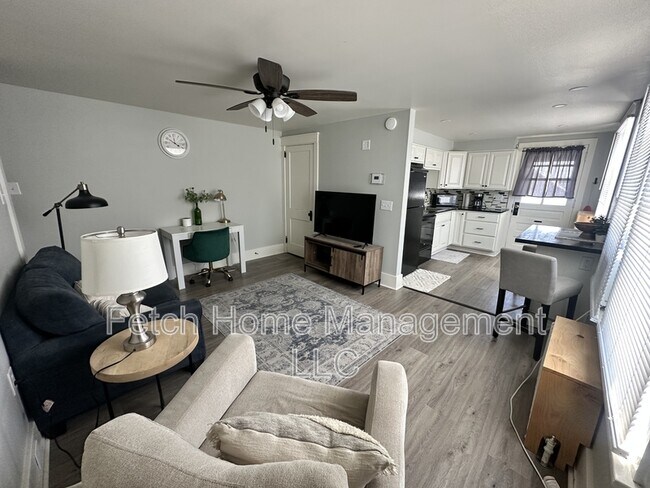 Foto del edificio - 836 W Main St