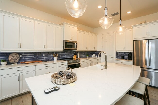 Building Photo - ***STUNNING-NAPLES RESERVE***POOL HOME***FULLY FURNISHED ANNUAL or SEASONAL***3 BEDS +DEN/4 BATH*...