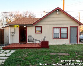 Primary Photo - 1547 W Agarita Ave