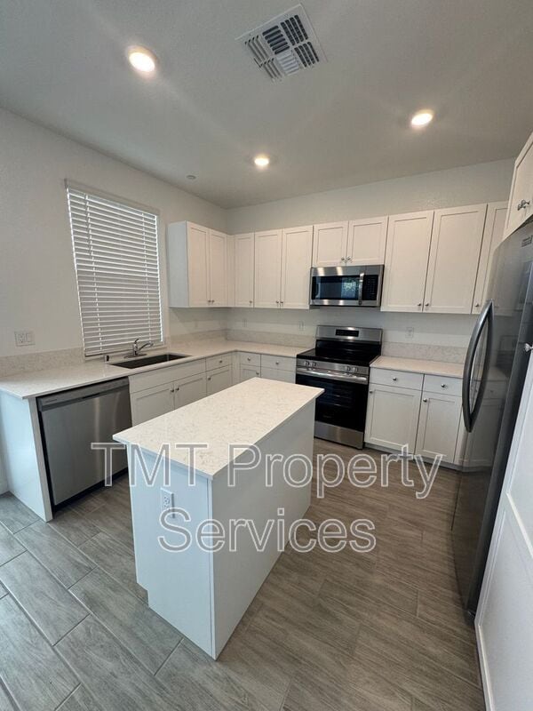 Foto del edificio - 867 Lake Park Cir