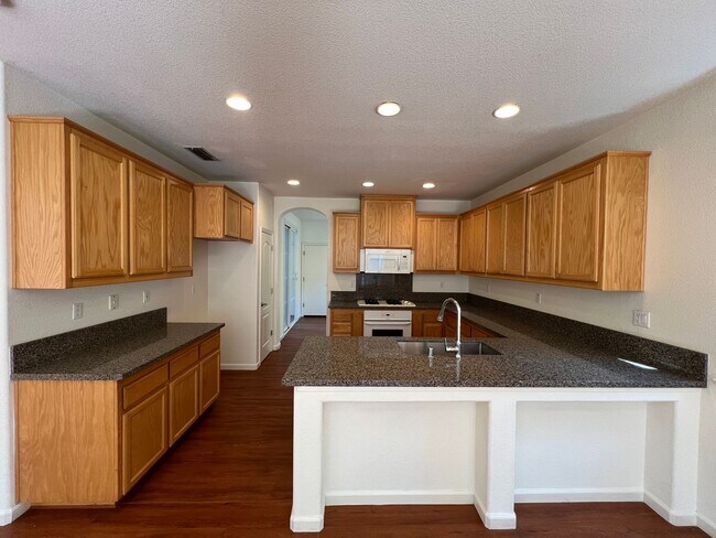 Building Photo - Spacious Folsom Parkway Home Near Park wit...