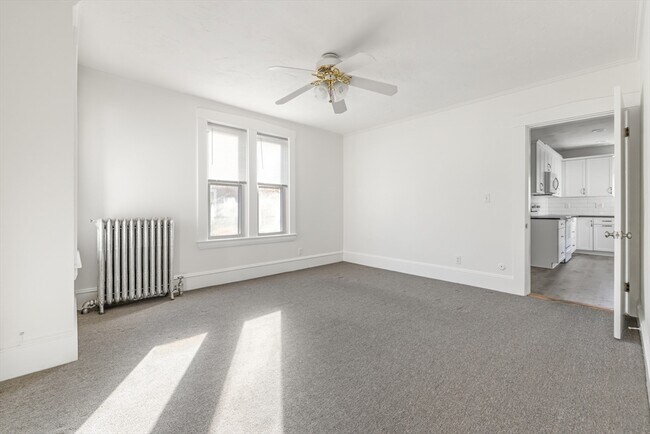 Building Photo - 33 Pearl St