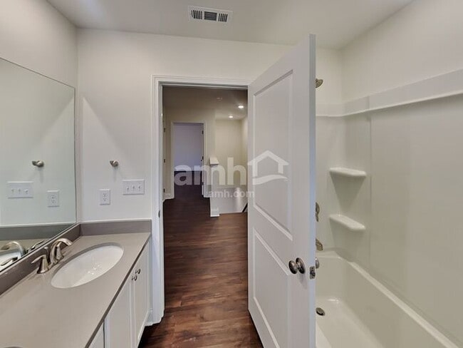 Building Photo - 110 Marin Dr