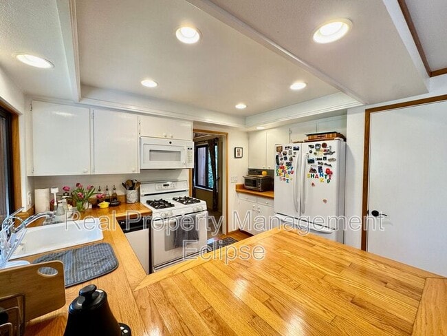Building Photo - 15130 SE 47th Pl