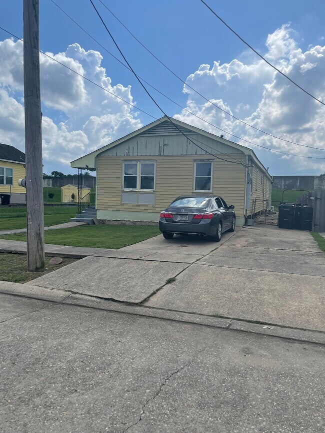 Foto del edificio - 6056 Warrington Dr