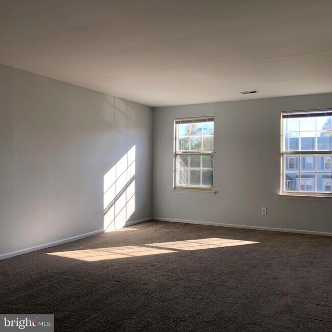 Building Photo - 1652 Bluebird Dr