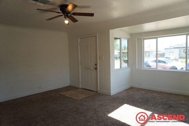 Foto del edificio - 1007 Castaic Ave