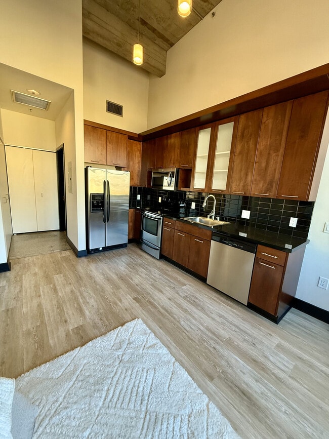 Interior Photo - Sainte Claire Building