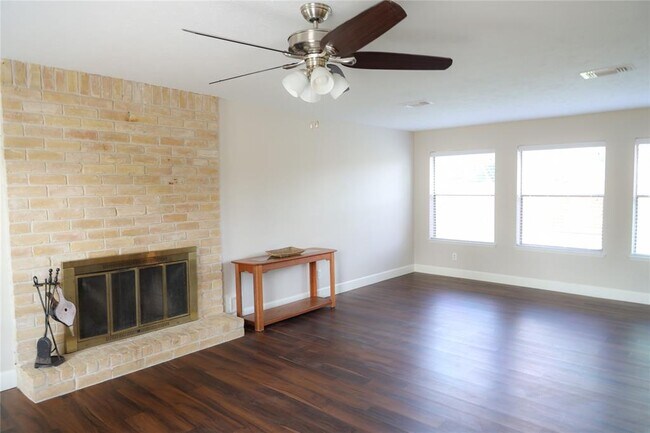 Building Photo - 10819 Sagerock Dr