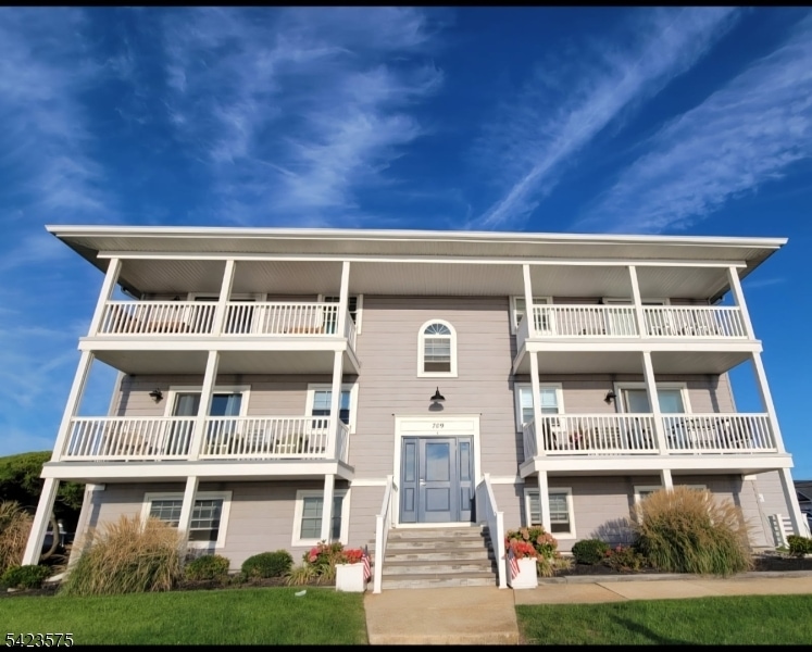Building Photo - 709 Ocean Ave N