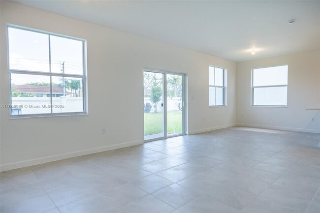 Foto del edificio - 2637 SE 24th Ct