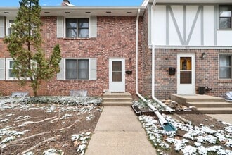 Building Photo - 411 Timberwick Pl