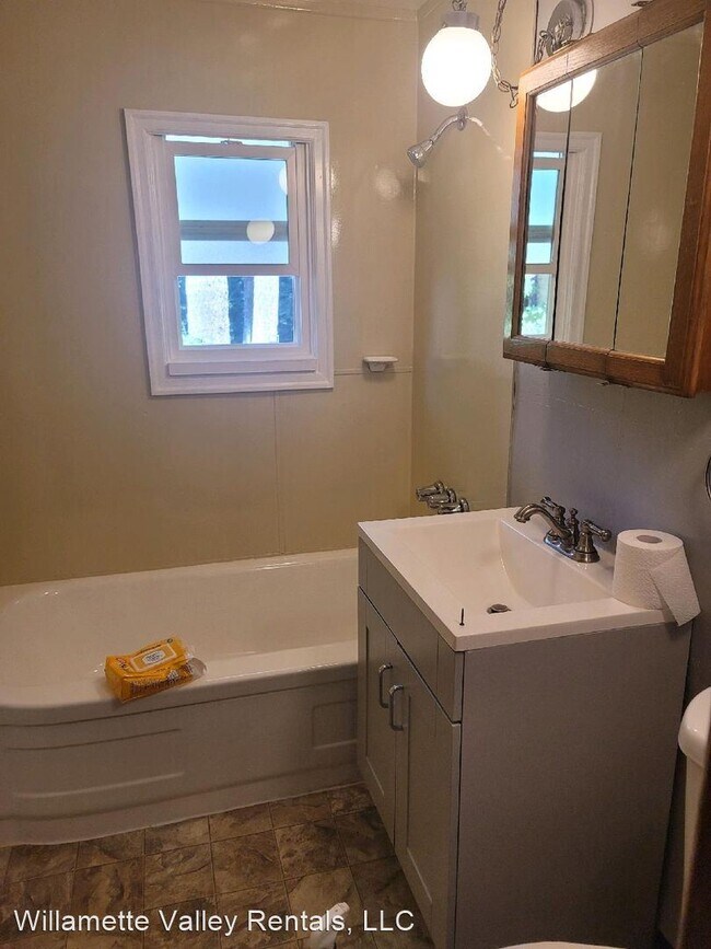Foto del edificio - 3 br, 1 bath House - 5801 Mitchell Loop