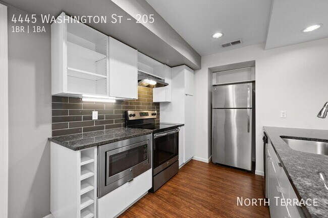 Foto del edificio - 4445 Washington St
