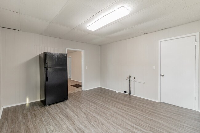 Building Photo - Charming 2 Bedroom in LaGrange!