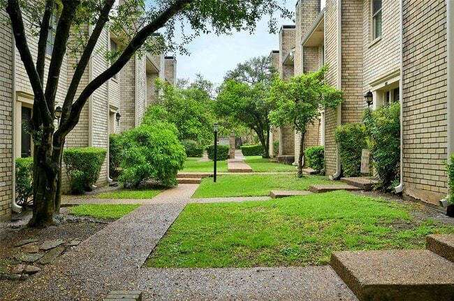 Building Photo - 8400 Jamestown Dr