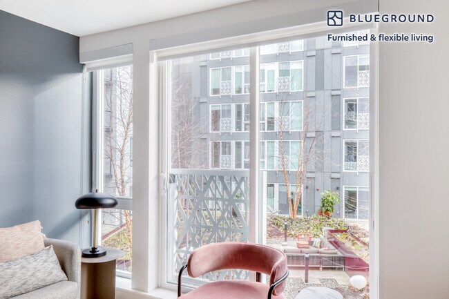 Foto del edificio - 2401 S Jackson St