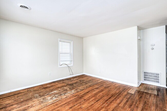 Foto del edificio - 11079 Jewett Ave