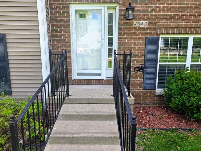 Foto del edificio - 4543 NE McDougal Ln