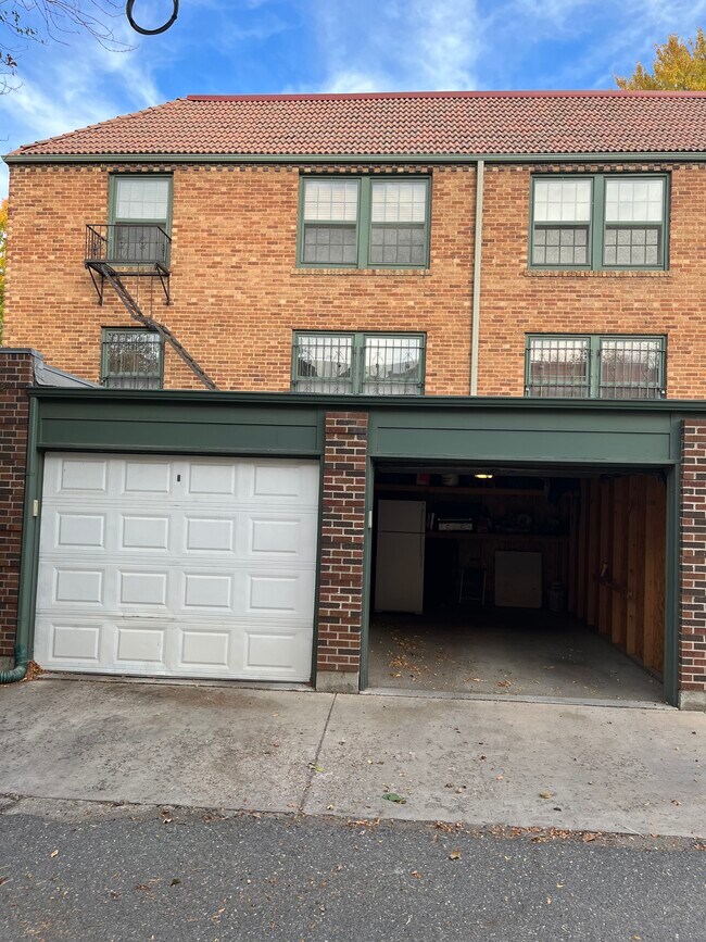 1 car - 3850 E 17th Ave