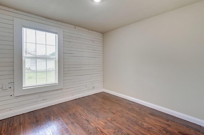 Foto del edificio - 7711 James Franklin St