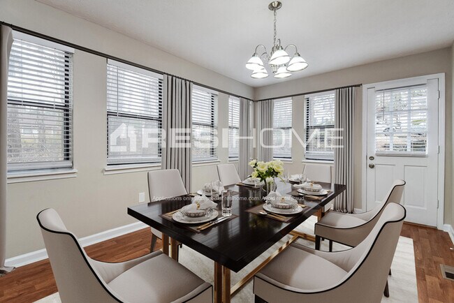 Foto del edificio - 6812 Ivy Log Drive