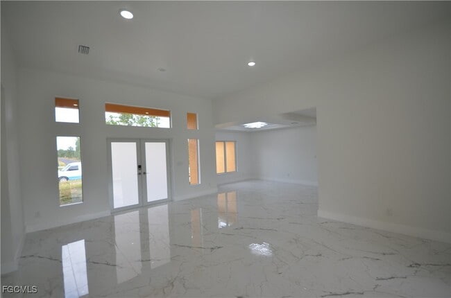 Building Photo - 1132 Edelweiss St E