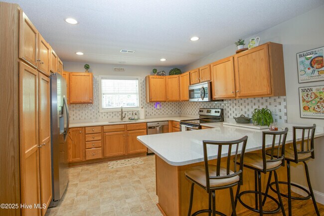 Building Photo - 225 Adams Cir