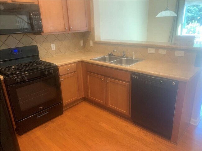 Foto del edificio - 121 Creekwood Tr