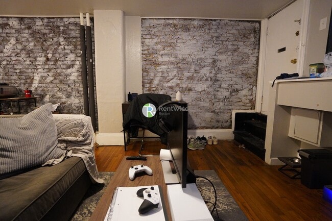 Photo - 72 Revere St Apartment