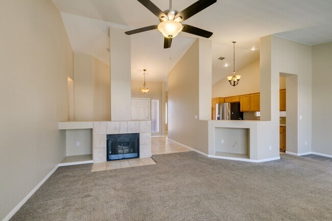 Foto del edificio - Charming Single-Story Home with Spa & Covered Patio Near Spencer & Wigwam in Las Vegas