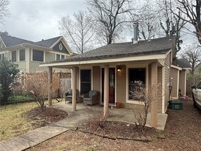 Building Photo - 218 E Maple St