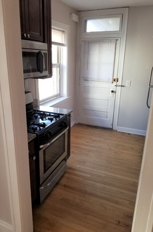 Foto del edificio - 4917 N Damen Ave