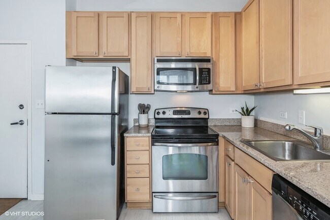 Building Photo - 1 E 8th St