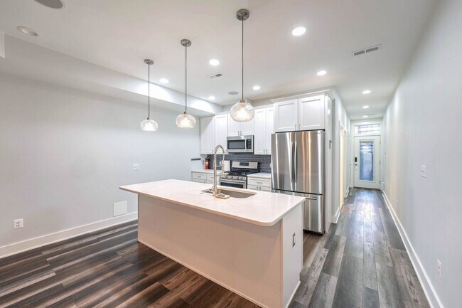Building Photo - Sophisticated City Living: Spacious 2-BR, 2-BA Just 5 Blocks from Columbia Heights Metro!