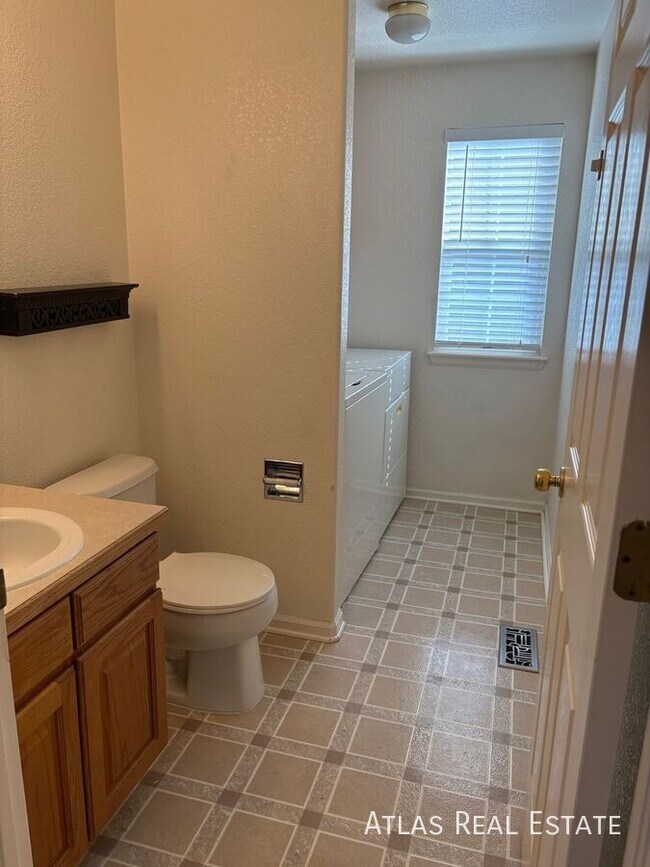 Building Photo - 1071 Thornbury Pl