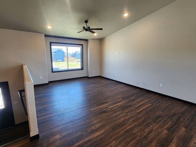Building Photo - ~Applications Pending~ 4 Bedroom, 3 Bathroom with Office for Rent