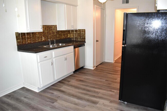 Foto del edificio - 1717 E Lindsey St