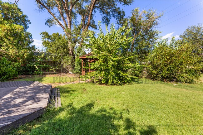 Building Photo - 2532 N Amidon Ave