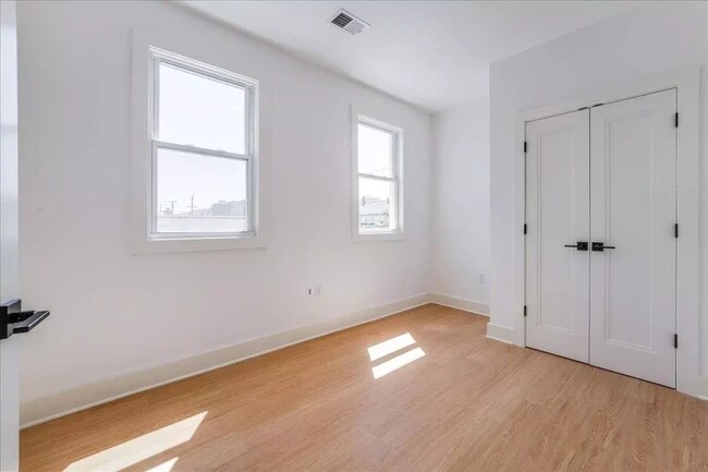 Foto del edificio - 129 W 56th St