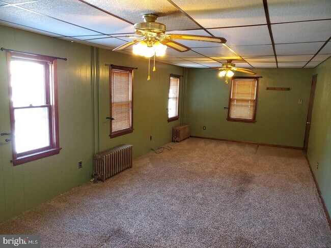 Building Photo - 519 E Elm St
