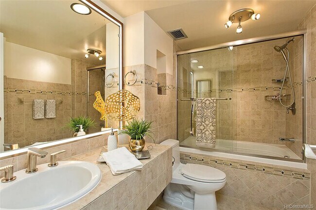 Foto del edificio - 1 bed 1 bath Amazing ocean, marina and mountain view unit.