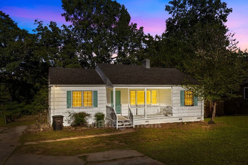 Foto principal - 937 5 Mile Rd