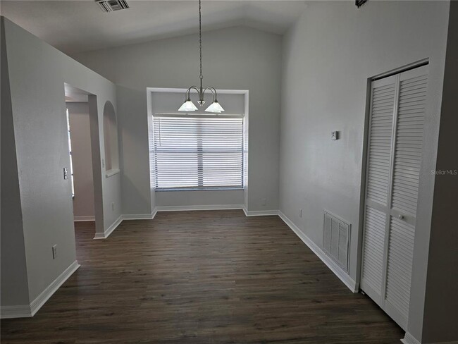 Building Photo - 717 Chilt Dr