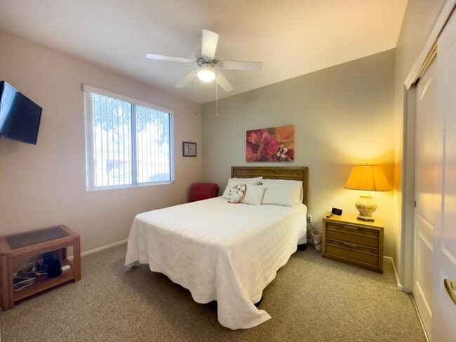 Building Photo - 15509 W Coral Pointe Dr