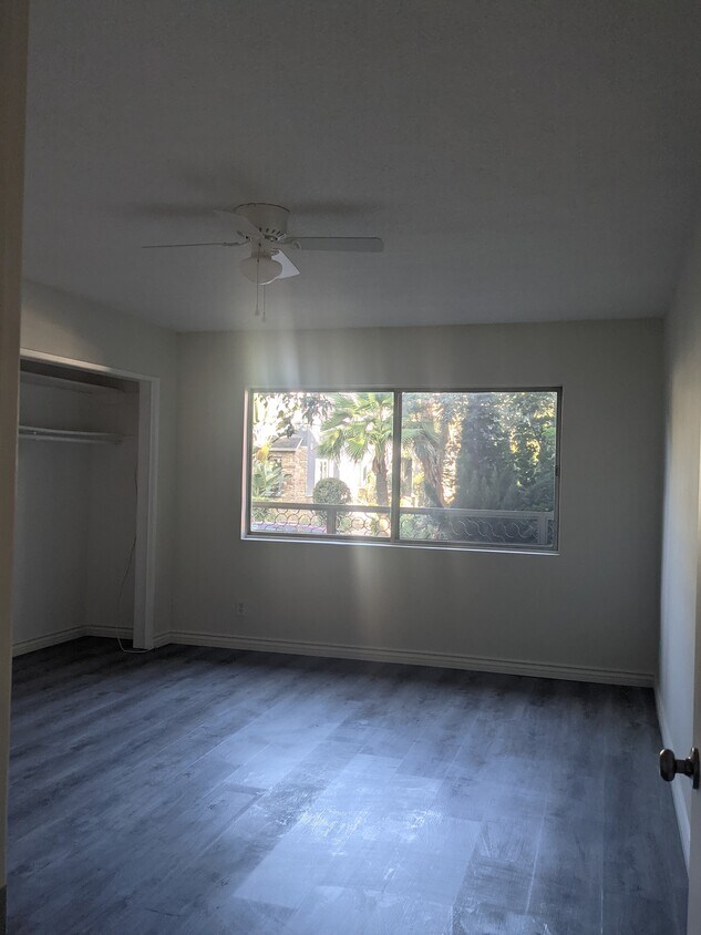 Primary Photo - 1247 N Orange Grove Ave