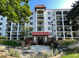 Building Photo - 450 Plum Creek Dr