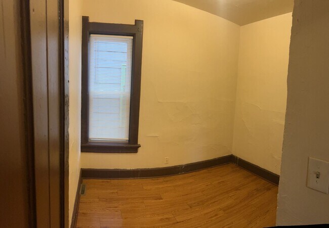 Building Photo - 602WCenterStJ