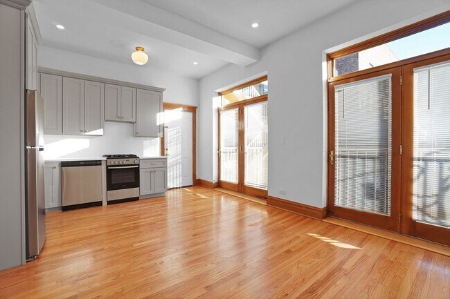 Foto del edificio - 713 W Wrightwood Ave