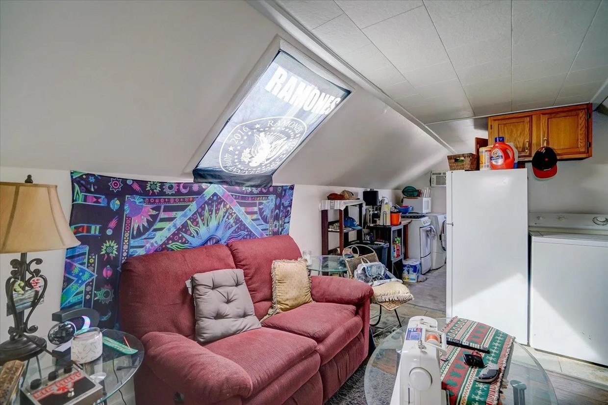 Primary Photo - 726 N Fair Oaks Ave